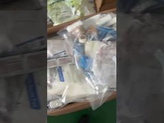 Dimostrazione del design degli interni e della capacità di stoccaggio della cassetta di pronto soccorso Prophysport